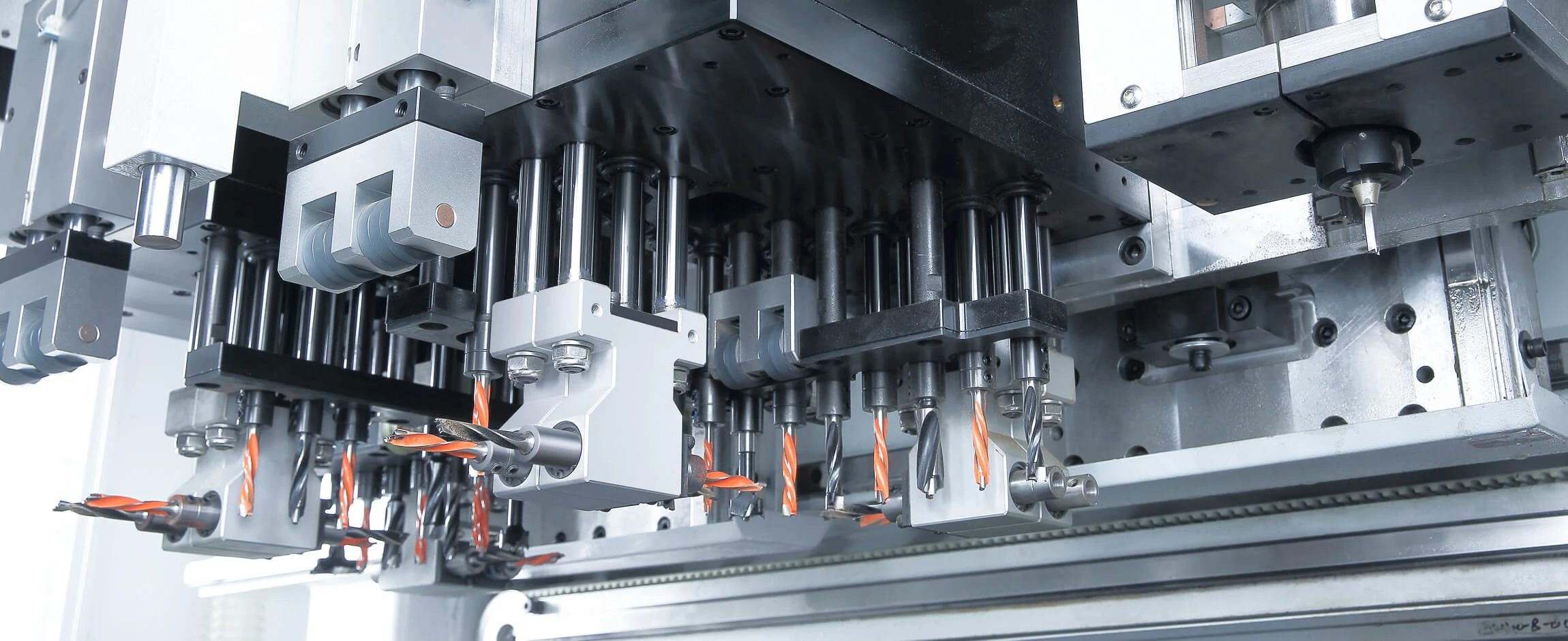 CNC 6 YÖNLÜ ESNEK DELİK MAKİNELERİ